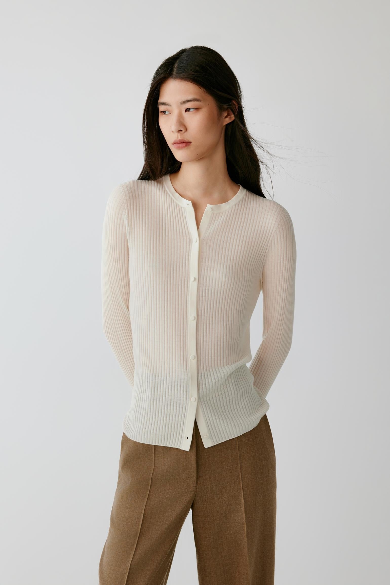 Cardigan côtelé en laine peignée